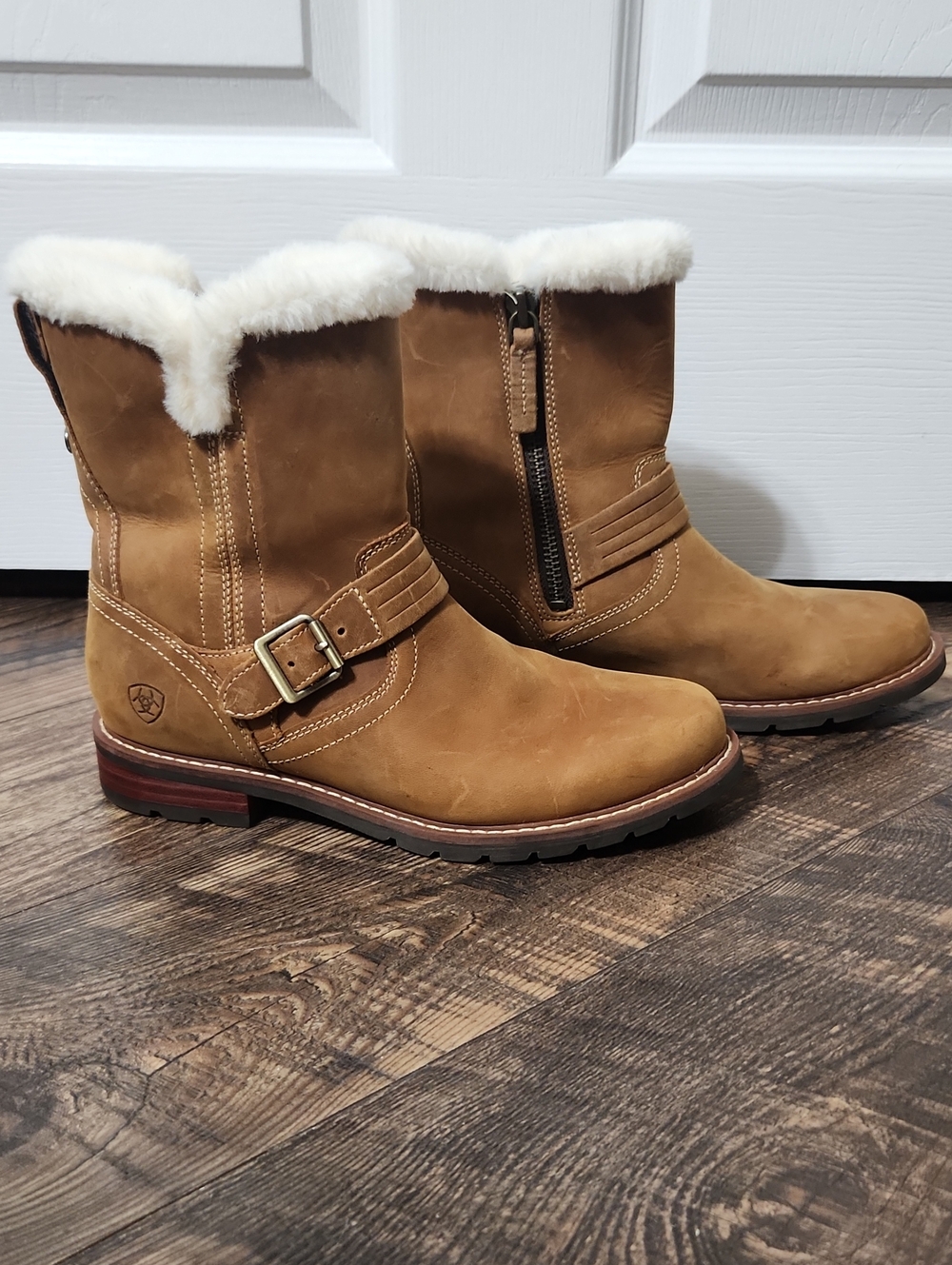 Ariat Chestnut Brown Sherpa-Lined Savannah Suede Ankle Boots, Size 7B